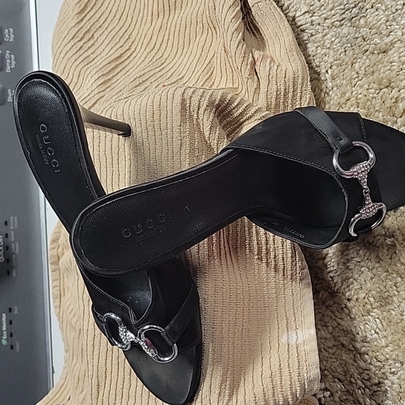 Gucci black satin sandals, with horsebit jeweled design, very pretty, preloved - Picture 4 of 5